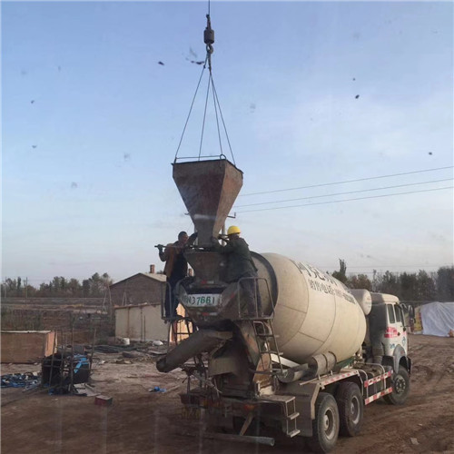 墨竹工卡县“精准瞄准”—— 吊车的 “定位导航” 技术