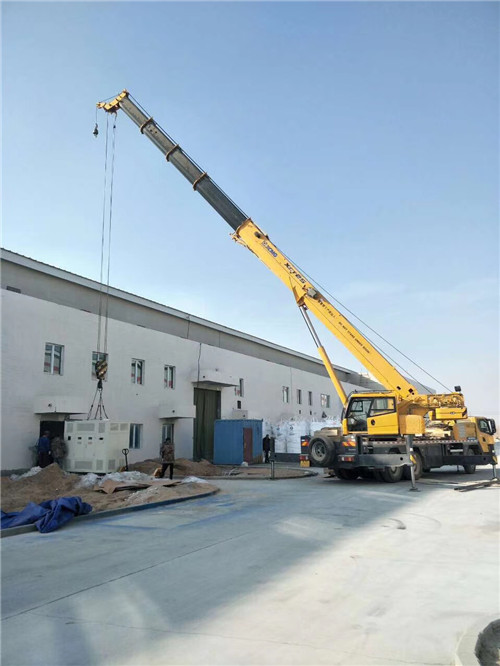 墨竹工卡县“超载就喊停”—— 吊车的 “重量保镖” 技术