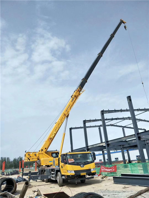 墨竹工卡县超高层建筑钢结构吊装案例